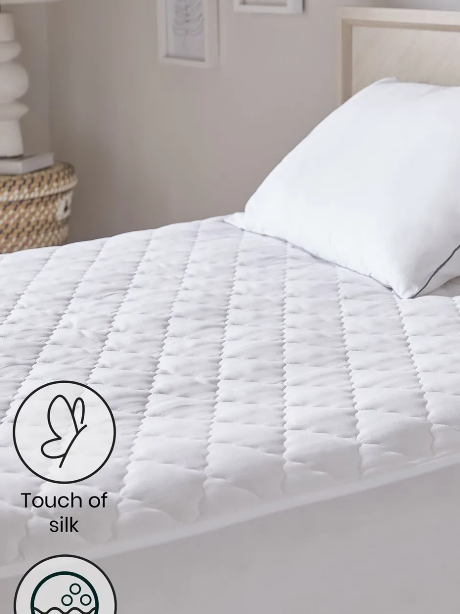 Dekbedden En Kussens*Next Sleep In Silk beschermer