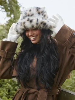 Mutsen, Handschoenen En Sjaals*South Beach Animal Bucket Hat and Faux Fur Trim Gloves