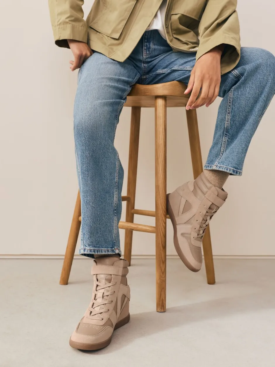 Sneakers|Next - Forever Comfort® sneakers met sleehak en veters Taupe
