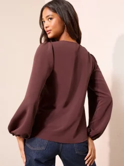 Blouses En Overhemden|Tops En T-Shirts|Friends Like These - Long Sleeve Button Front Ruffle Blouse Vijgpaars