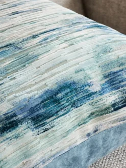 Kussentjes En Plaids|Kussentjes En Plaids|Next Wazig velours gestreept kussen Blauw