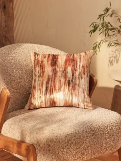 Kussentjes En Plaids|Kussentjes En Plaids|Next Wazig velours gestreept kussen Oranje