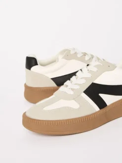 Ruimvallend En Extraruimvallend|Sneakers|Friends Like These - Lace Up Retro Gumsole Sports Trainers Wit