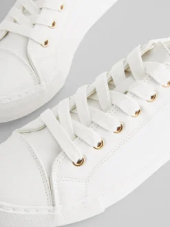 Ruimvallend En Extraruimvallend|Sneakers|Next - Gelakte honkbalsneakers Wit