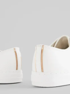 Ruimvallend En Extraruimvallend|Sneakers|Next - Gelakte honkbalsneakers Wit