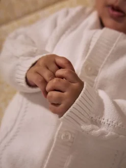 Gebreide Kleding|Next Wit - Kabelgebreid babyvestje