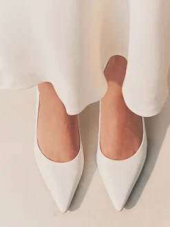 Schoenen Met Hakken|Next Wit - Leren pumps met spitse neus en kittenhakje
