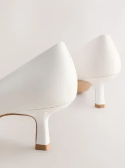 Schoenen Met Hakken|Next Wit - Leren pumps met spitse neus en kittenhakje