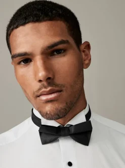 Formele Overhemden*Next Wit - Normale Pasvorm - Textured Double Cuff Long Sleeve Shirt With Wing Collar And Bow Tie Pack