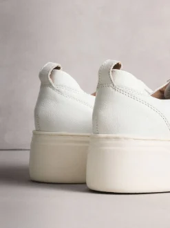 Sneakers|Next - Signature leren sneakers met dikke plateauzolen en sleehak Wit