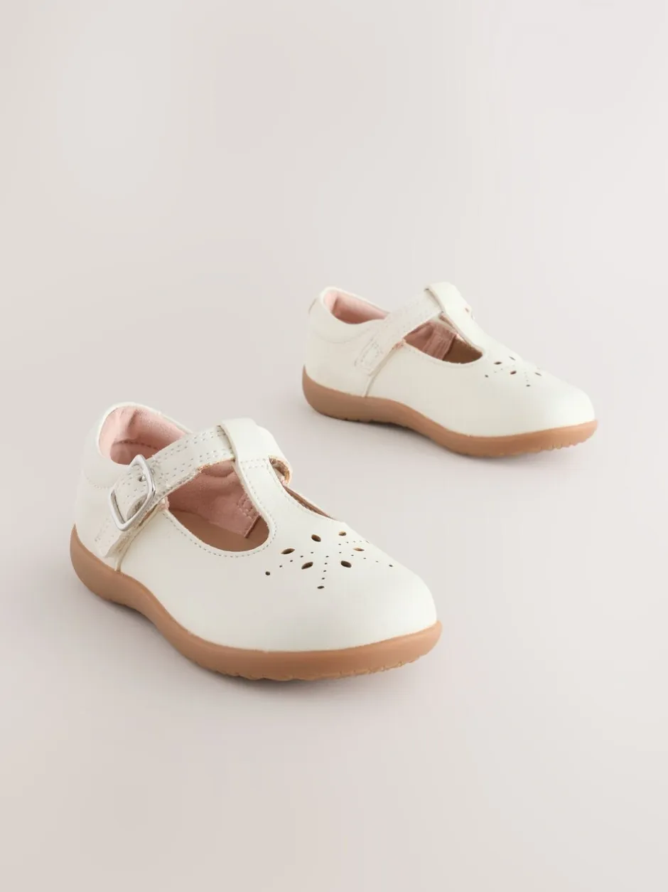 Babyschoenen|Next - First Walker schoenen met klittenband en T-bandje Wit leer