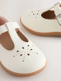 Babyschoenen|Next - First Walker schoenen met klittenband en T-bandje Wit leer