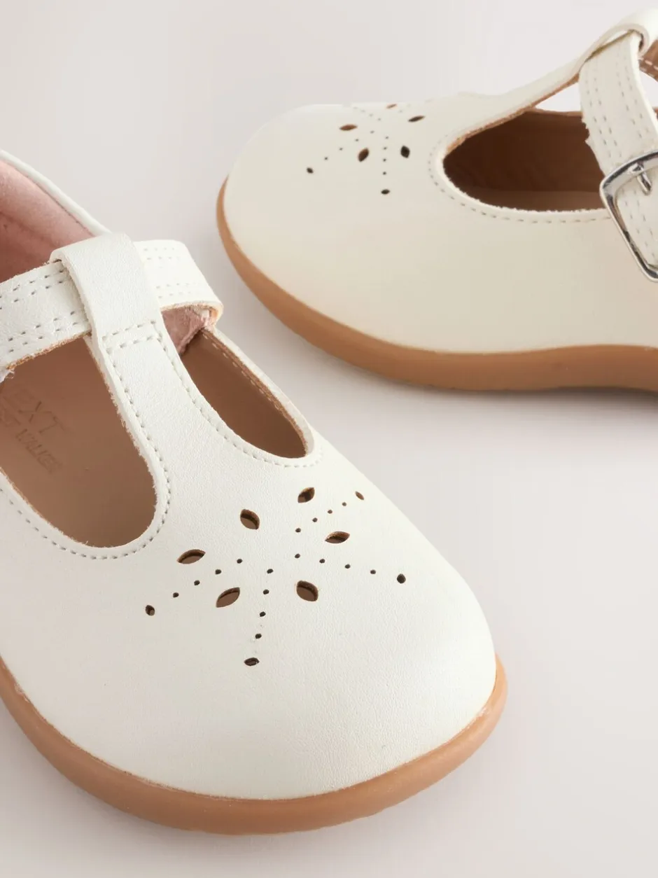 Babyschoenen|Next - First Walker schoenen met klittenband en T-bandje Wit leer
