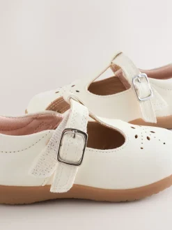 Babyschoenen|Next - First Walker schoenen met klittenband en T-bandje Wit leer