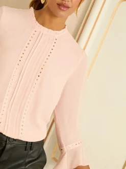 Blouses En Overhemden*Love & Roses - Hardware Detail Flute Sleeve Blouse Zachtroze met hart