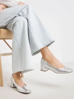 Ruimvallend En Extraruimvallend|Schoenen Met Hakken|JD Williams - Heavenly Soles By Low Block Heels Court Shoes Zilver