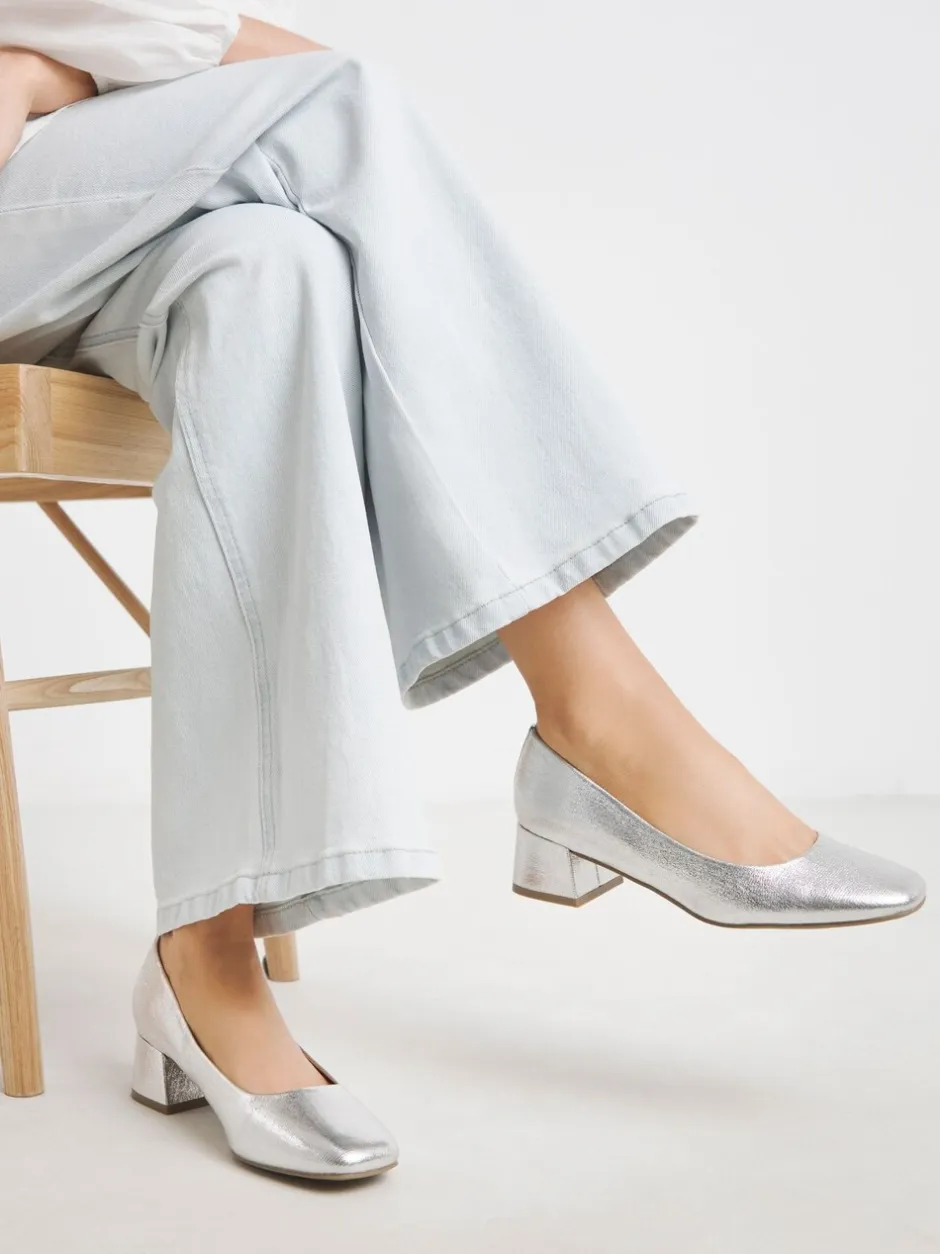 Ruimvallend En Extraruimvallend|Schoenen Met Hakken|JD Williams - Heavenly Soles By Low Block Heels Court Shoes Zilver