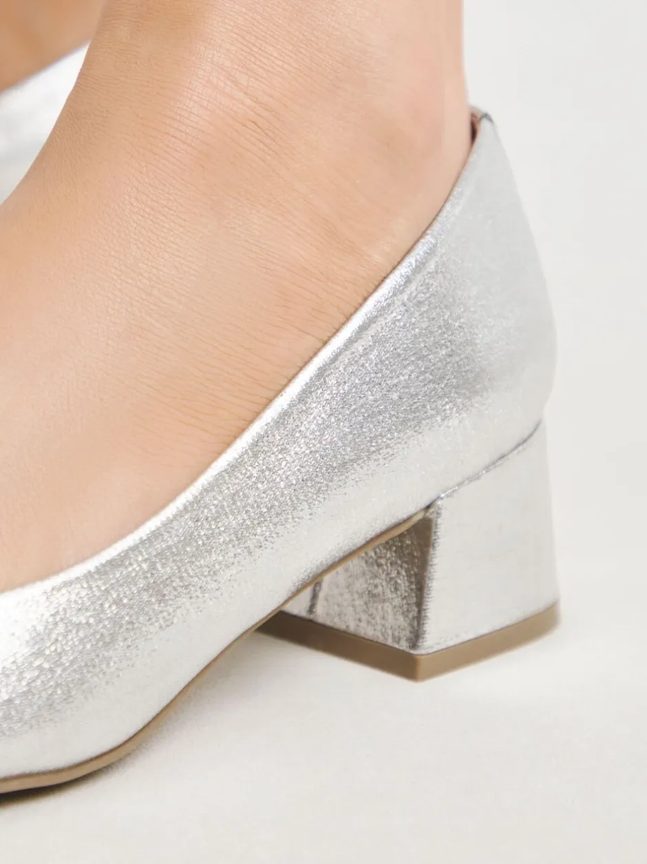 Ruimvallend En Extraruimvallend|Schoenen Met Hakken|JD Williams - Heavenly Soles By Low Block Heels Court Shoes Zilver