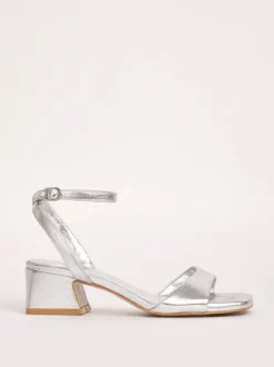Ruimvallend En Extraruimvallend|Schoenen Met Hakken*Simply Be - Barely There on Low Block Heels in Extra Wide Fit Zilver