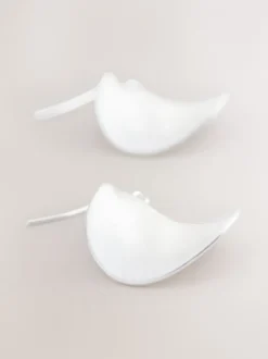 Sieraden|Next - Wave Petal Drop Earrings Zilverkleurig