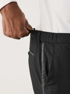 Smokings En Feestkleding*Next Zwart - Aansluitend - Motionflex Textured Tuxedo Trousers With Side Tape