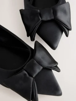 Lage Schoenen|Next - Ballerina's met spitse neus en strik Zwart
