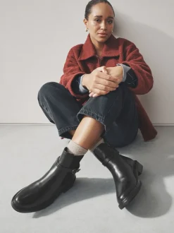 Ruimvallend En Extraruimvallend*Next - Chelsea Boots met gesp Zwart