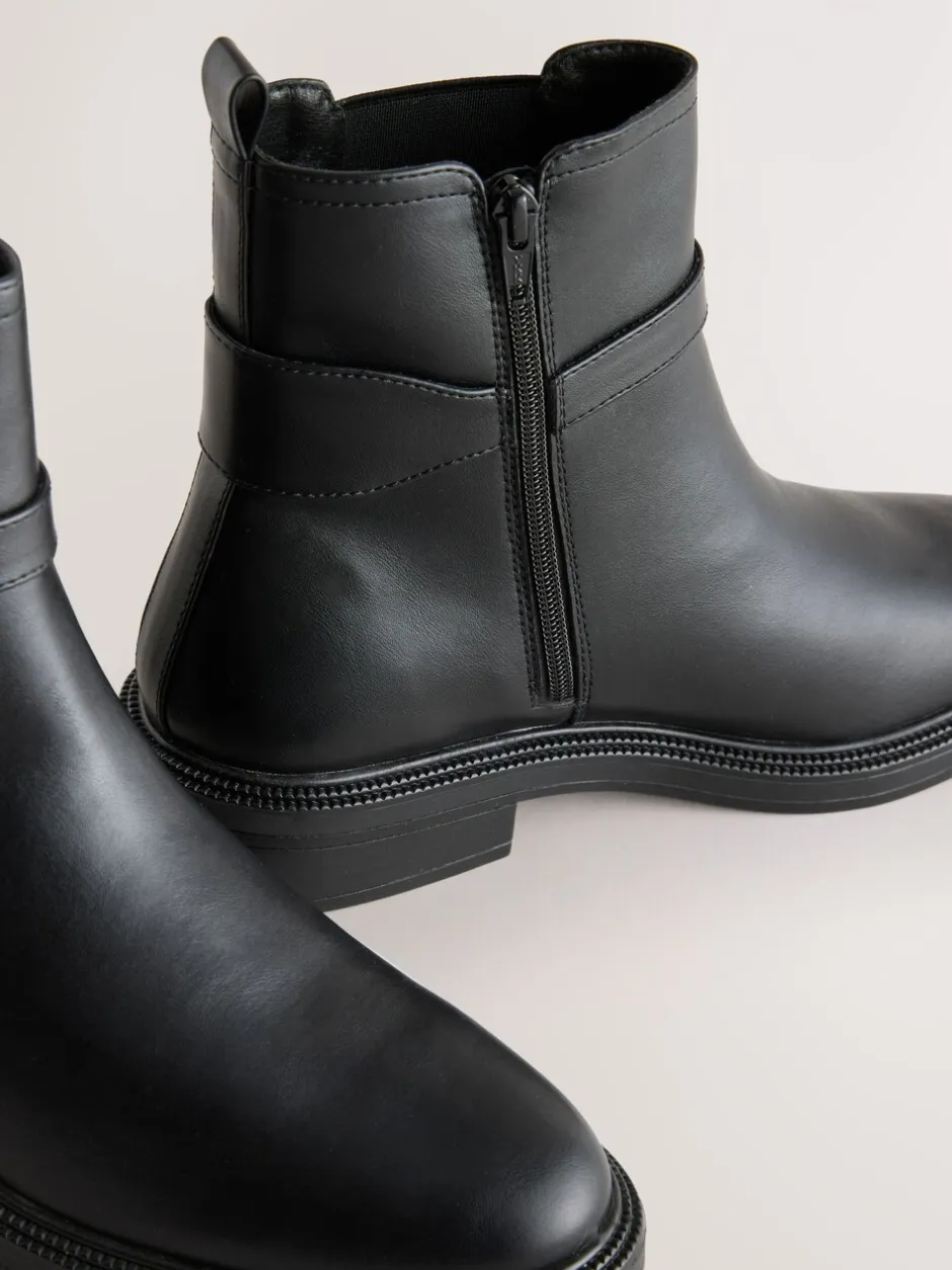Ruimvallend En Extraruimvallend*Next - Chelsea Boots met gesp Zwart