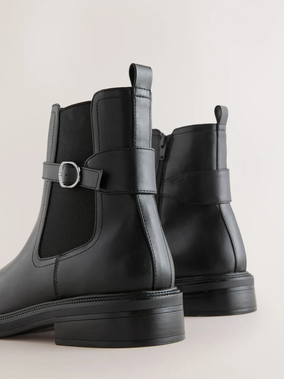 Ruimvallend En Extraruimvallend*Next - Chelsea Boots met gesp Zwart