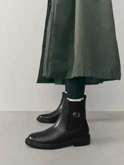 Boots|Ruimvallend En Extraruimvallend*Next Zwart - Chelsea Boots met gesp