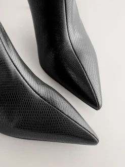 Boots*Next - Forever Comfort® - Kniehoge laarzen met spitse neus en slappe hak Zwart