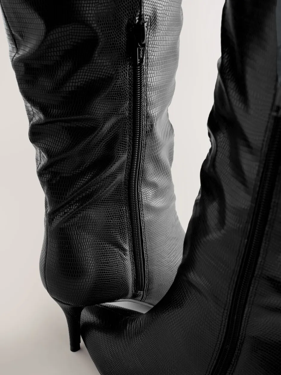 Boots*Next - Forever Comfort® - Kniehoge laarzen met spitse neus en slappe hak Zwart