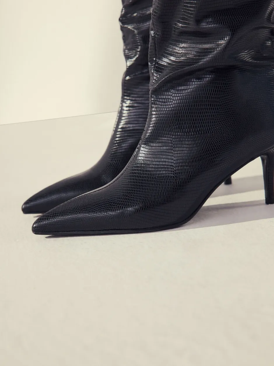 Boots*Next - Forever Comfort® - Kniehoge laarzen met spitse neus en slappe hak Zwart