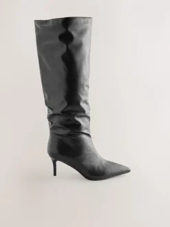 Boots*Next - Forever Comfort® - Kniehoge laarzen met spitse neus en slappe hak Zwart