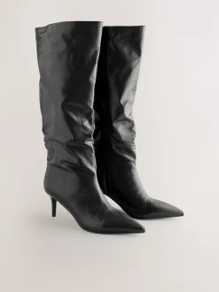 Boots*Next - Forever Comfort® - Kniehoge laarzen met spitse neus en slappe hak Zwart