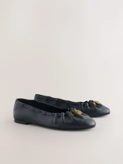 Lage Schoenen*Next - Forever Comfort® Leather Ruched Charm Ballet Flats Zwart
