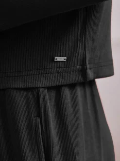 Pyjama's|Next - Geribbelde pyjama met lange mouwen Zwart