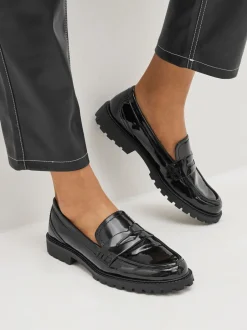 Ruimvallend En Extraruimvallend|Lage Schoenen*Next - Lakleren stevige instappers Zwart
