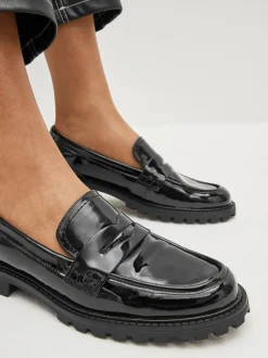 Ruimvallend En Extraruimvallend|Lage Schoenen*Next - Lakleren stevige instappers Zwart