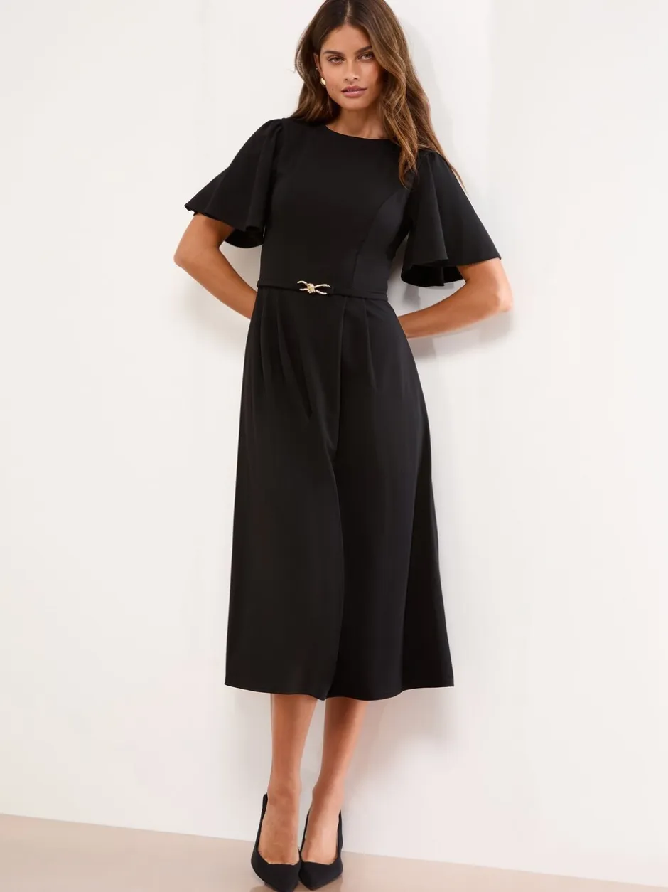 Jurken|Lipsy - Crew Neck Short Sleeve Fit and Flare Midi Dress with Gold Trim Belt Zwart