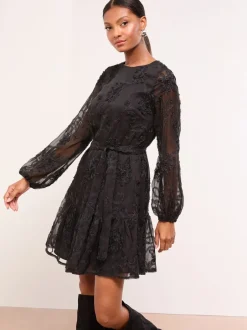 Jurken*Lipsy - 3D Lace Long Sleeve Mini Dress Zwart