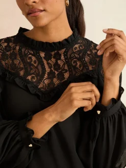 Blouses En Overhemden|Love & Roses - Crew Neck Lace Yoke Long Sleeve Blouse Zwart