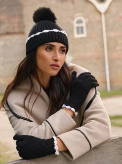 Mutsen, Handschoenen En Sjaals*Love & Roses - Scallop Trim Ribbed Pom Hat and Gloves Set Zwart