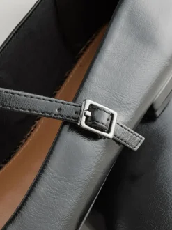Ruimvallend En Extraruimvallend|Lage Schoenen|Next - Mary Jane-schoenen met ronde neus Zwart
