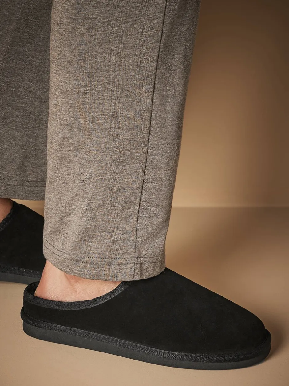 Pantoffels|Loungewear|Next - Met imitatiebont gevoerde Signature suède pantoffelmuiltjes Zwart