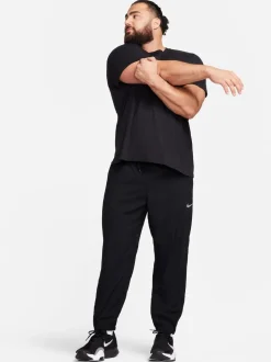 Joggingbroeken*Nike Zwart - Dri-FIT Form trainingsbroek met taps toelopende pijpen