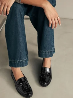 Lage Schoenen|Ruimvallend En Extraruimvallend|Next - Patent kwastje hardware detail Instappers Zwart