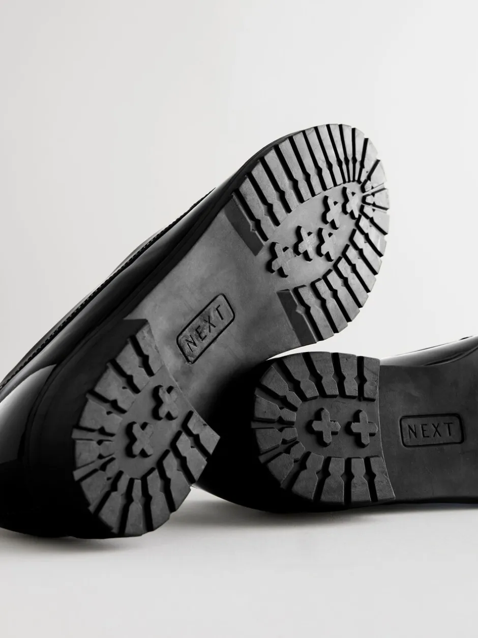 Lage Schoenen|Ruimvallend En Extraruimvallend|Next - Patent kwastje hardware detail Instappers Zwart