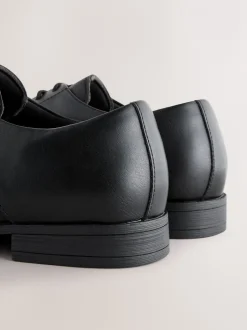 Schoenen|Formele Schoenen*Next - Standaard pasvorm - Smalle derbyschoenen met rechte neus Zwart
