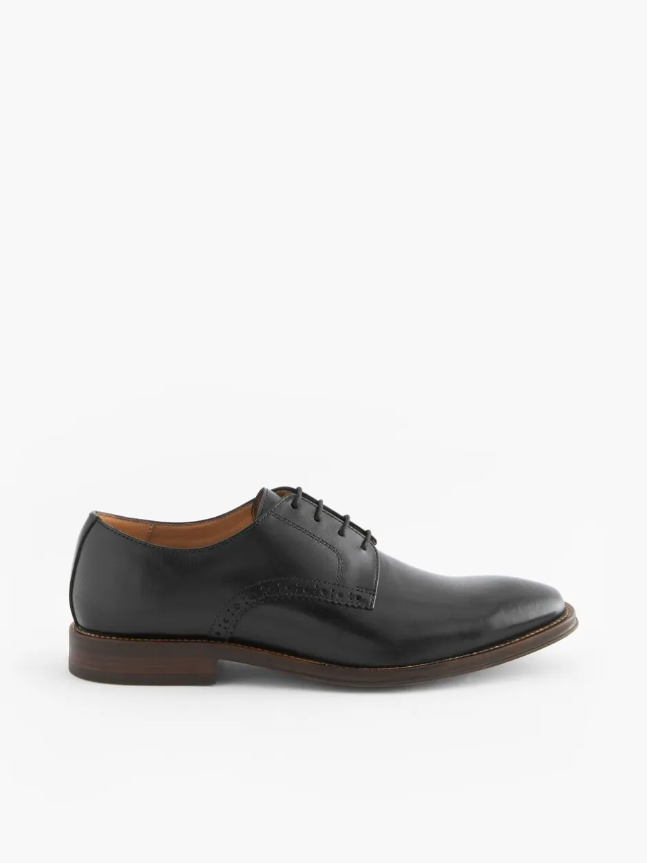 Formele Schoenen|Next - Standaard pasvorm - Leren derbyschoenen met contrasterende zool Zwart